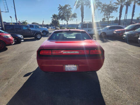 2012 Dodge Challenger SXT