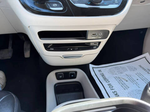 2017 Chrysler Pacifica Touring-L Plus