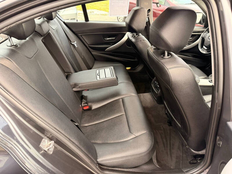 2013 BMW 3 Series 320i