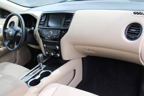 2017 Nissan Pathfinder Platinum