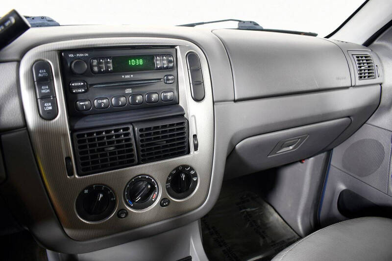 2004 Ford Explorer XLT