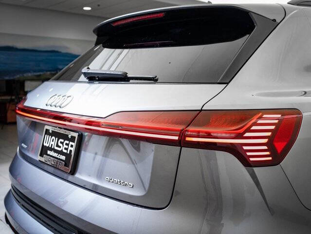 2022 Audi e-tron quattro Premium