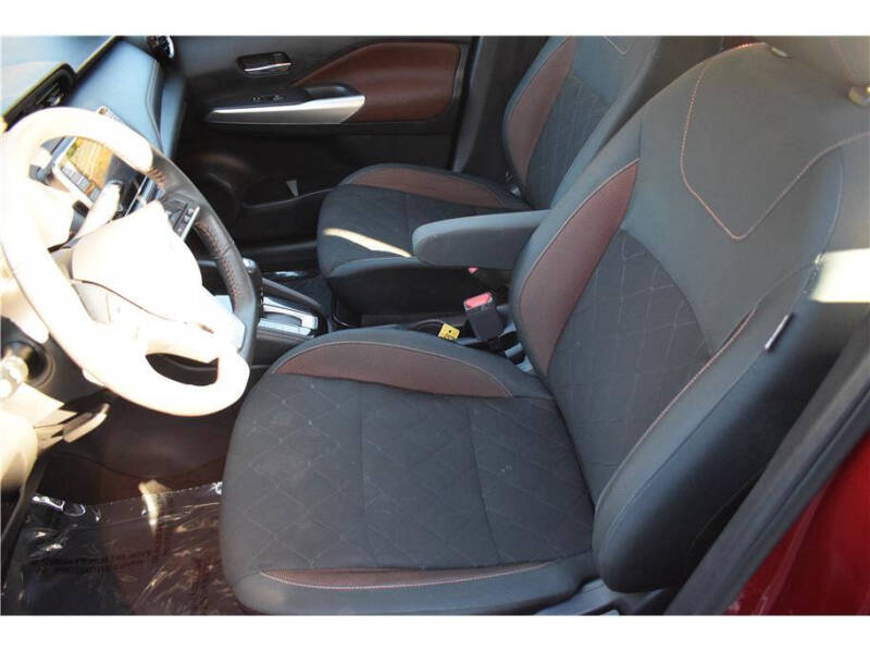 2020 Nissan Kicks SR