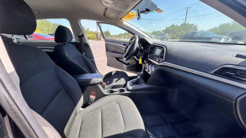 2019 Hyundai Elantra SE