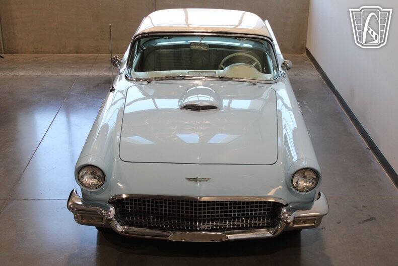 1957 Ford Thunderbird
