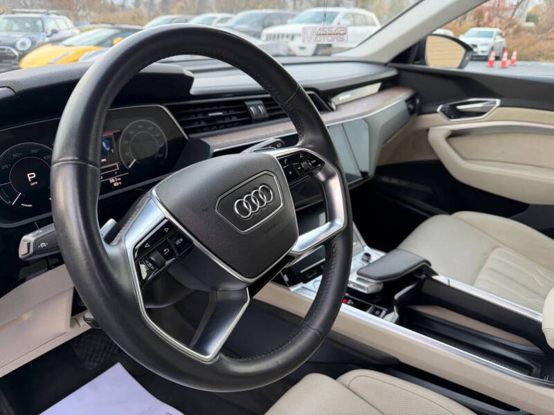 2019 Audi e-tron quattro Prestige