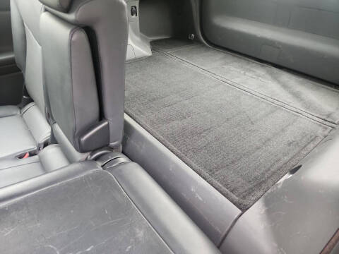 2014 Toyota Prius v Five