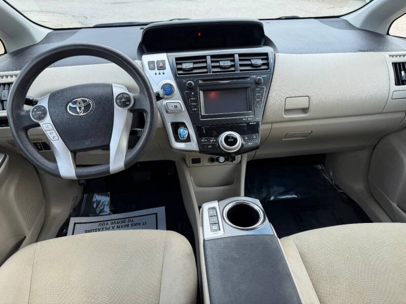 2013 Toyota Prius v Five