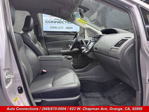 2014 Toyota Prius v Five