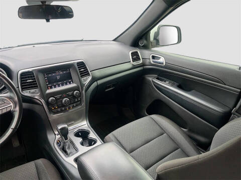 2020 Jeep Grand Cherokee Laredo E