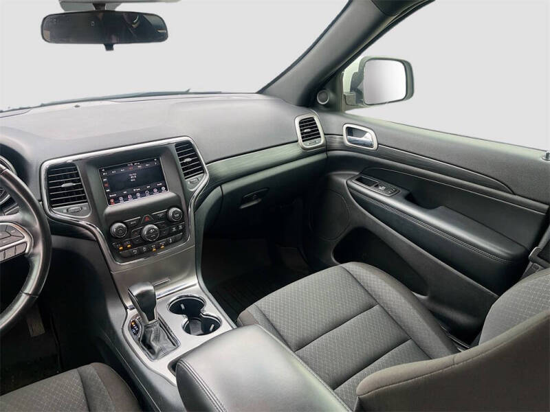 2020 Jeep Grand Cherokee Laredo E