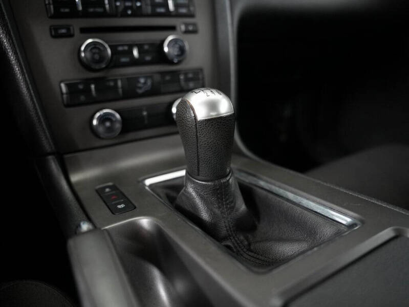 2012 Ford Mustang V6