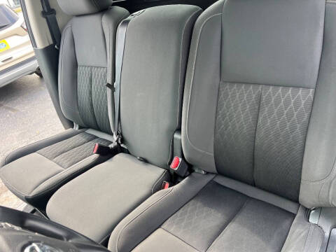 2017 Nissan Titan SV