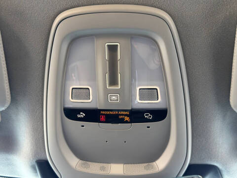 2023 Volvo XC90 Recharge T8 Ultimate Bright Theme 6P