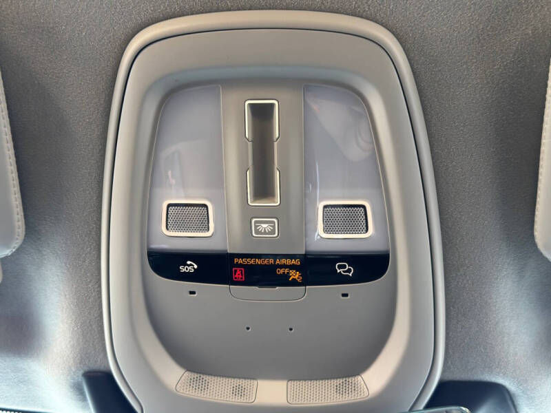 2023 Volvo XC90 Recharge T8 Ultimate Bright Theme 6P