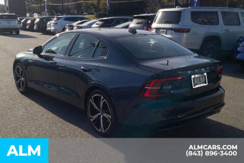 2024 Volvo S60 B5 Plus Dark Theme