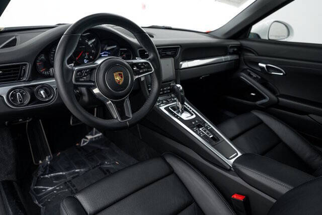 2017 Porsche 911 Carrera