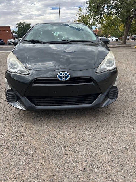 2016 Toyota Prius c Two photo 2