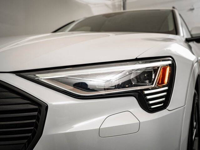 2021 Audi e-tron quattro Premium