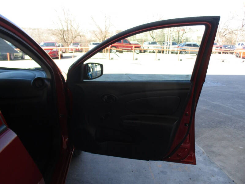 2019 Nissan Versa S Plus