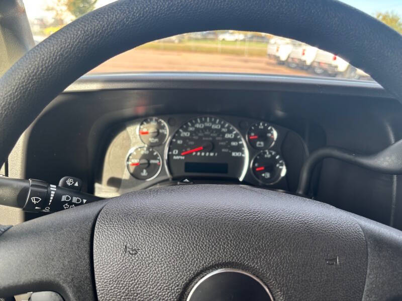 2025 Chevrolet Express LS 3500