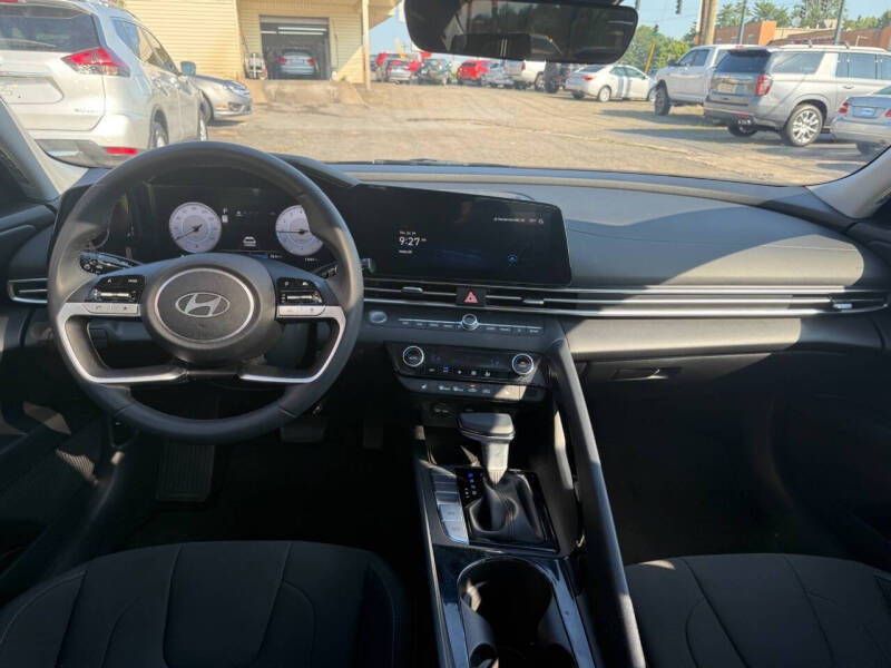 2024 Hyundai Elantra SEL