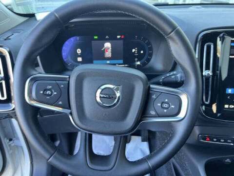 2025 Volvo XC40 B5 Core Bright Theme
