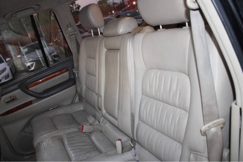 2003 Lexus LX 470 photo 10