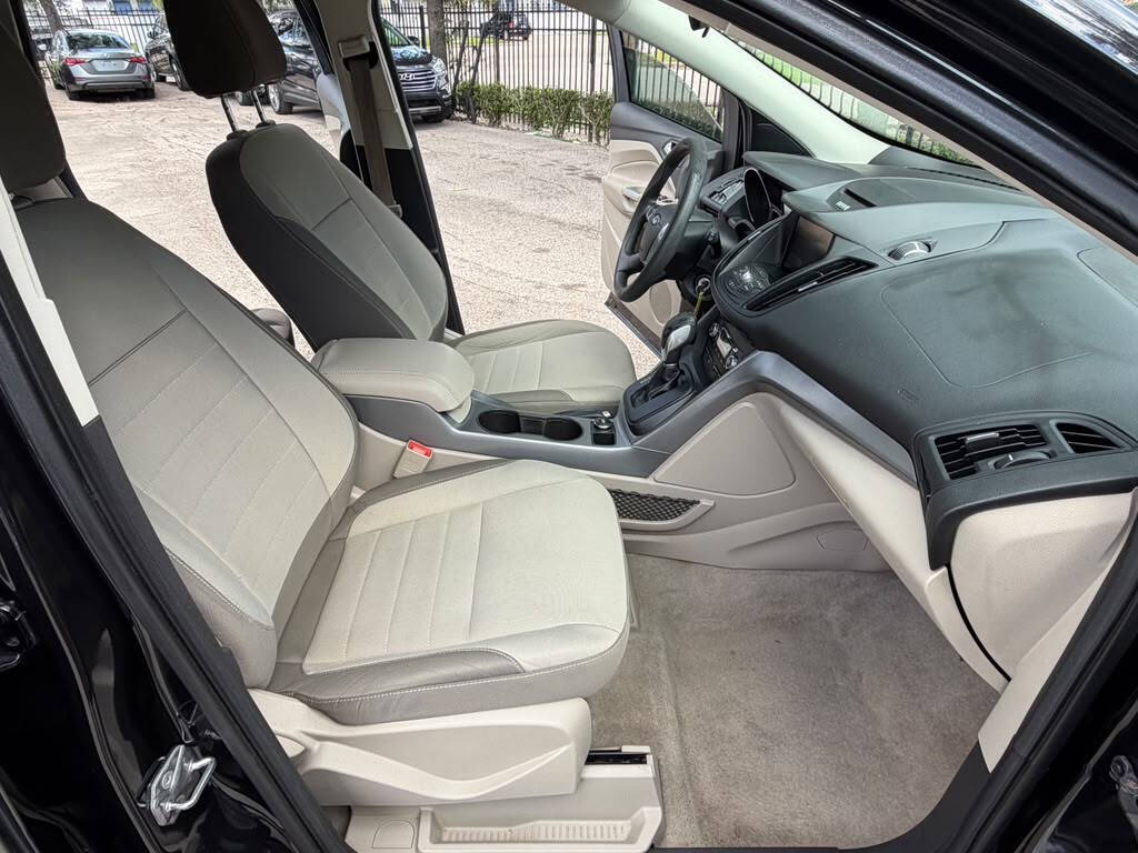 Black 2015 Ford Escape SE SE 4dr SUV 14