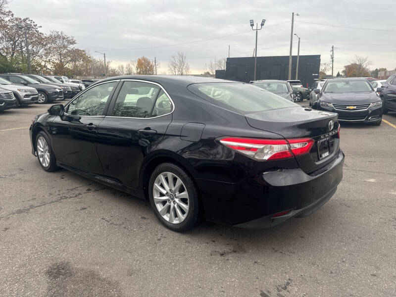 2018 Toyota Camry XLE photo 6