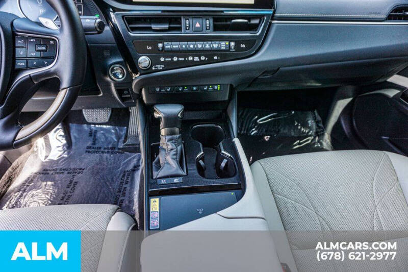 2024 Lexus ES 300h Luxury