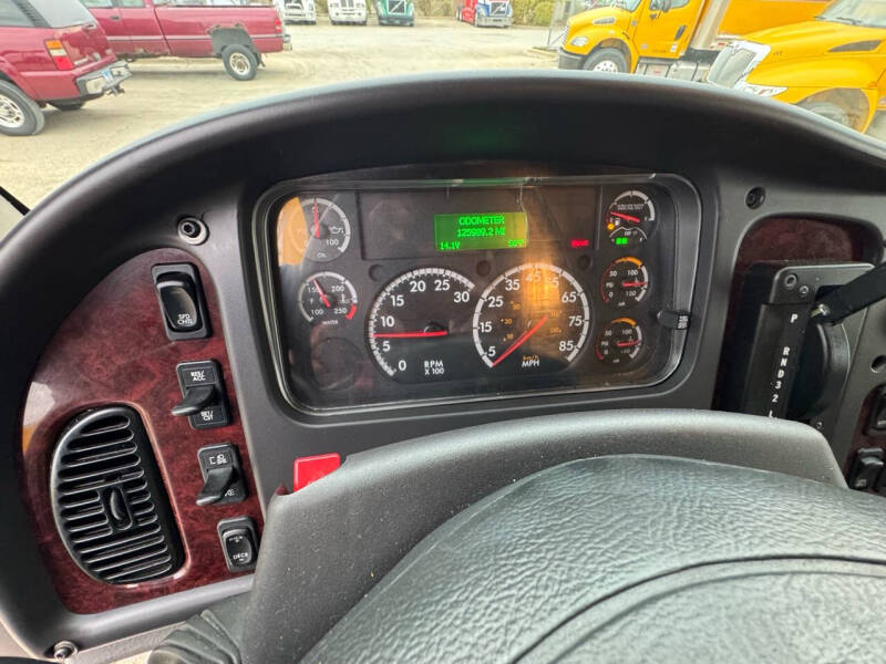 2018 Freightliner M2 106