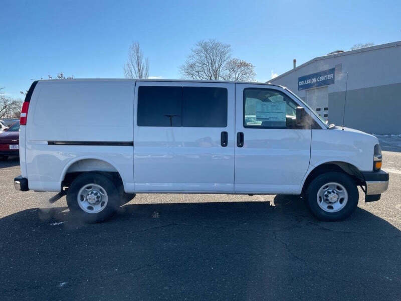 2025 Chevrolet Express 2500
