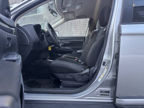 2019 Mitsubishi Outlander ES