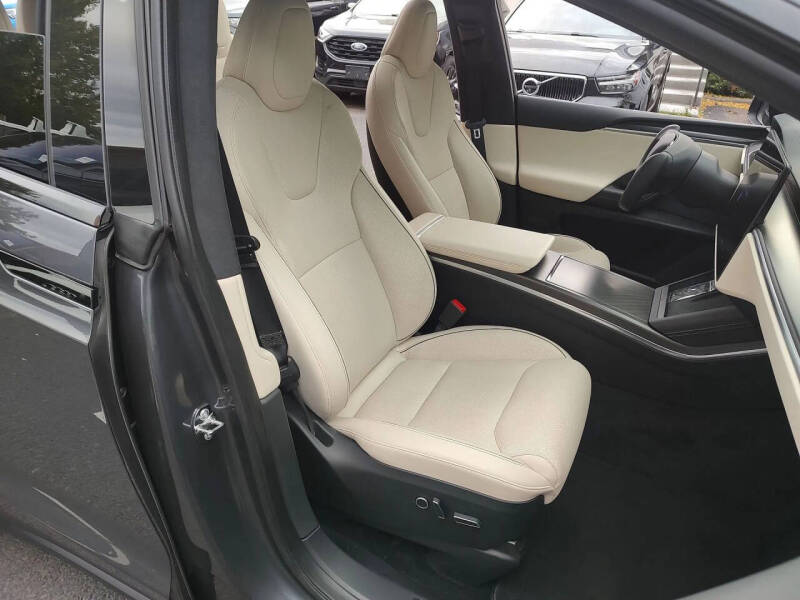 2022 Tesla Model X Plaid