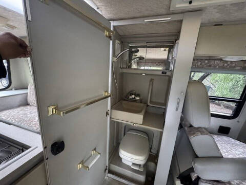 2002 Winnebago Rialta 22QD