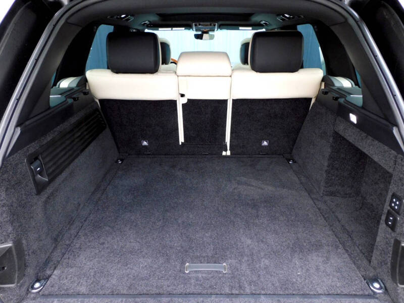 2021 Land Rover Range Rover P525 HSE Westminster Edition