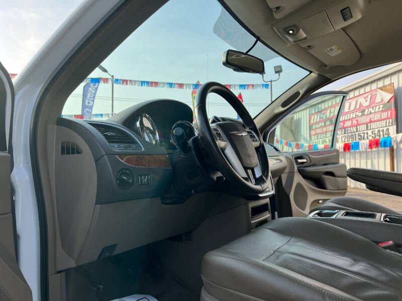 2014 Chrysler Town and Country Touring