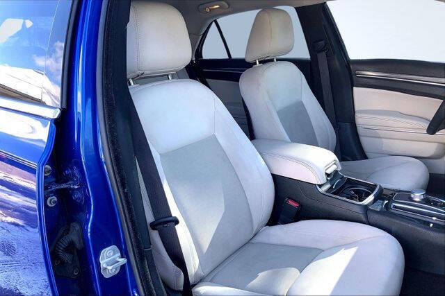 2018 Chrysler 300 Touring