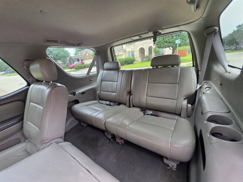 2004 Toyota Sequoia SR5