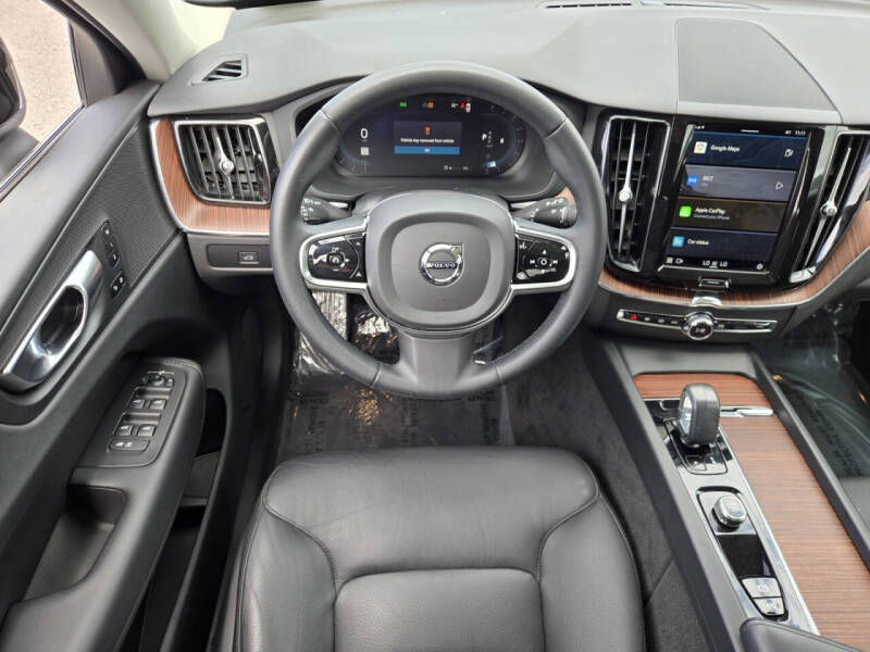 2023 Volvo XC60 B5 Plus Bright Theme