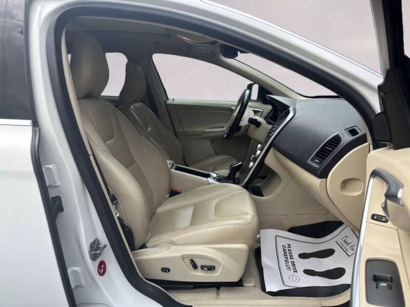 2015 Volvo XC60 T5 Drive-E Premier