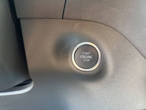 2023 Volvo XC40 B5 Plus Dark Theme