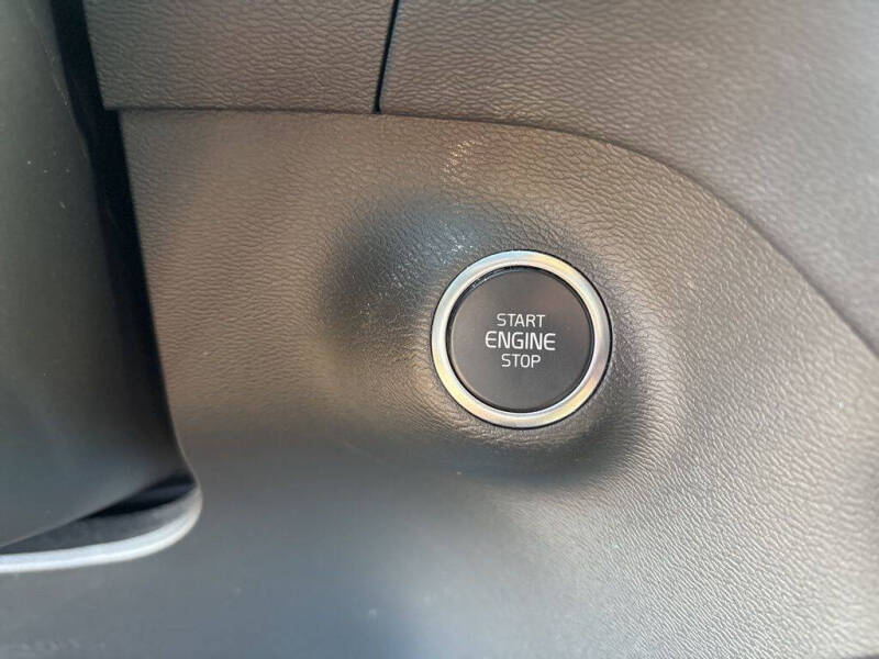 2023 Volvo XC40 B5 Plus Dark Theme