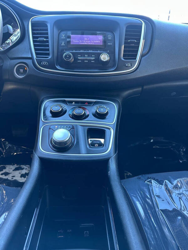 2015 Chrysler 200 LX