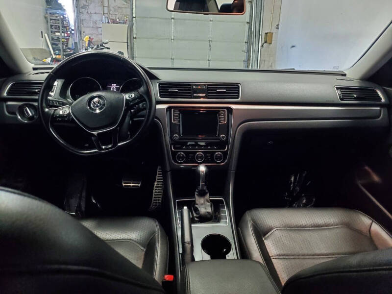 2018 Volkswagen Passat 2.0T R-Line