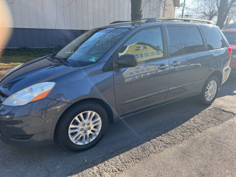 2008 Toyota Sienna for sale at UNION AUTO SALES in Vauxhall NJ