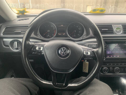 2017 Volkswagen Passat 1.8T R-Line