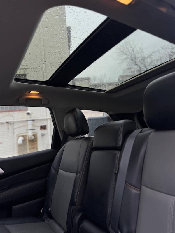 2020 Nissan Pathfinder SL