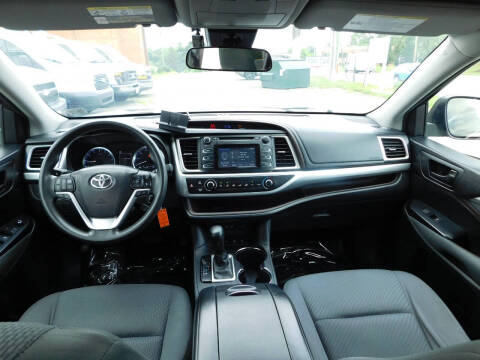 2017 Toyota Highlander LE